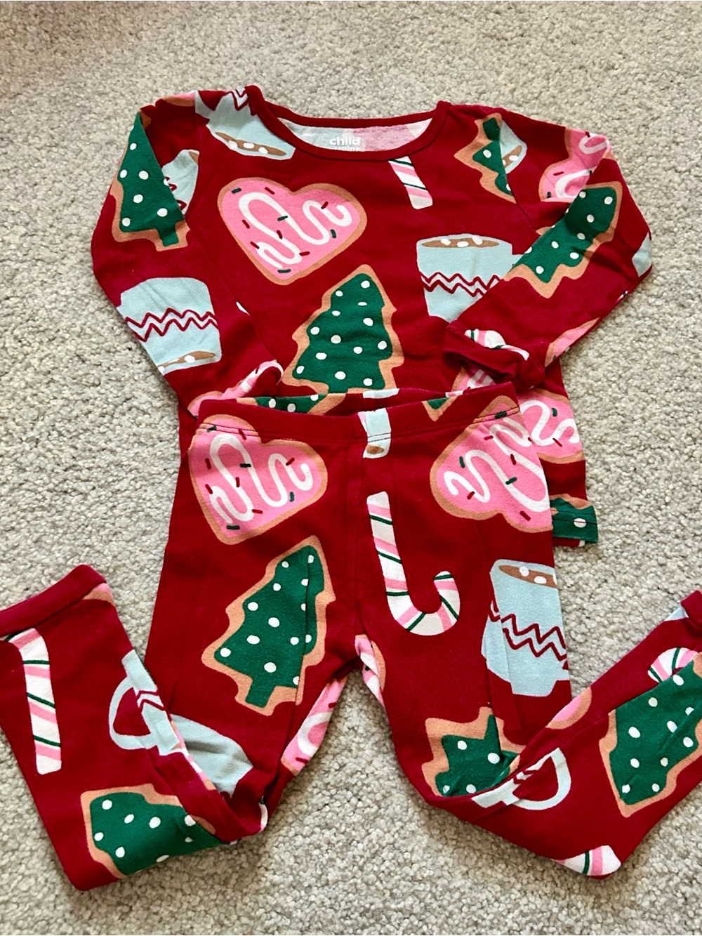 ☃️ Carter’s Red Holiday Pajama Set with Green Trees & Pink Cookies 2T